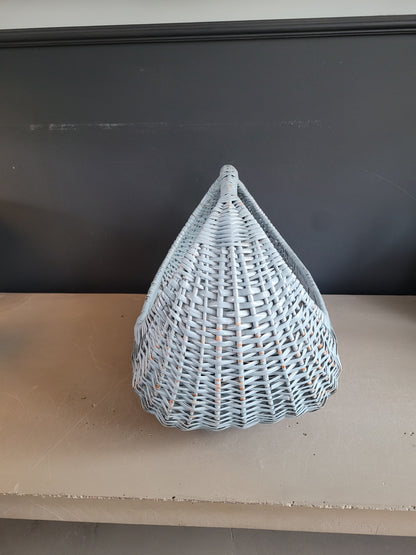 Panier en rotin peint en bleu turquoise - Ref 823