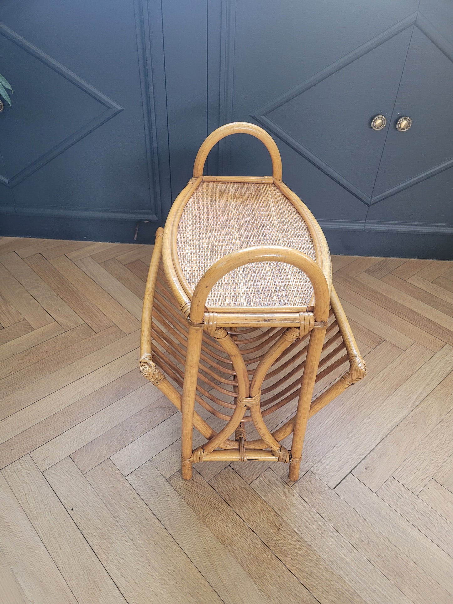 Porte-revues vintage à plateau en bambou et rotin - Ref 262