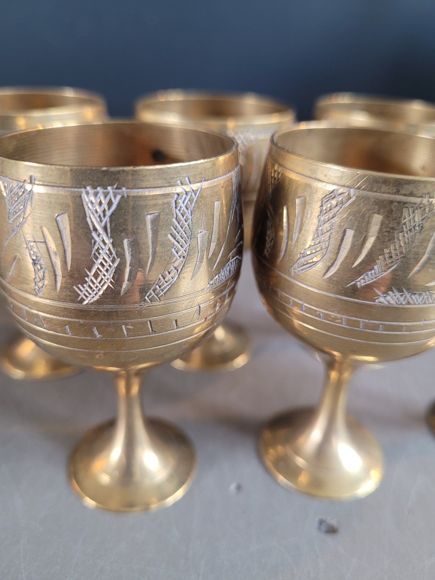 Lot de 6 verres à pied en laiton ciselé- Ref 272