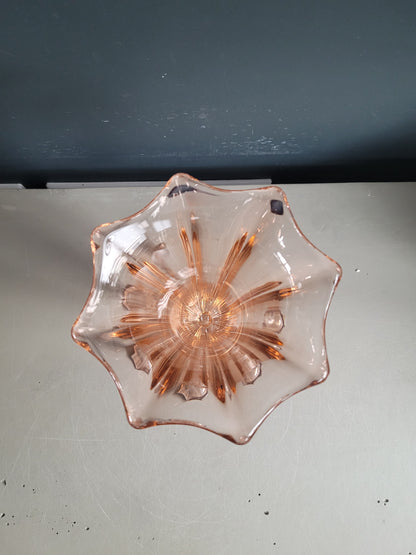 Vase tulipe vintage en verre moulé rose - Ref 862