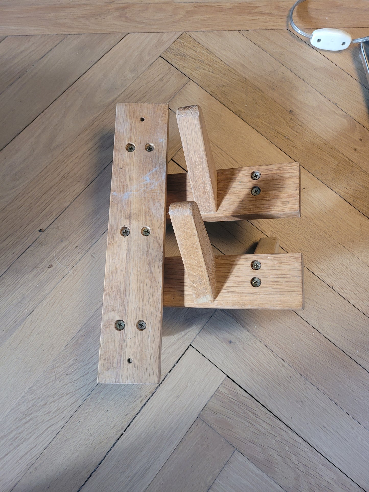 Porte-manteaux mural vertical articulé - Ref 752