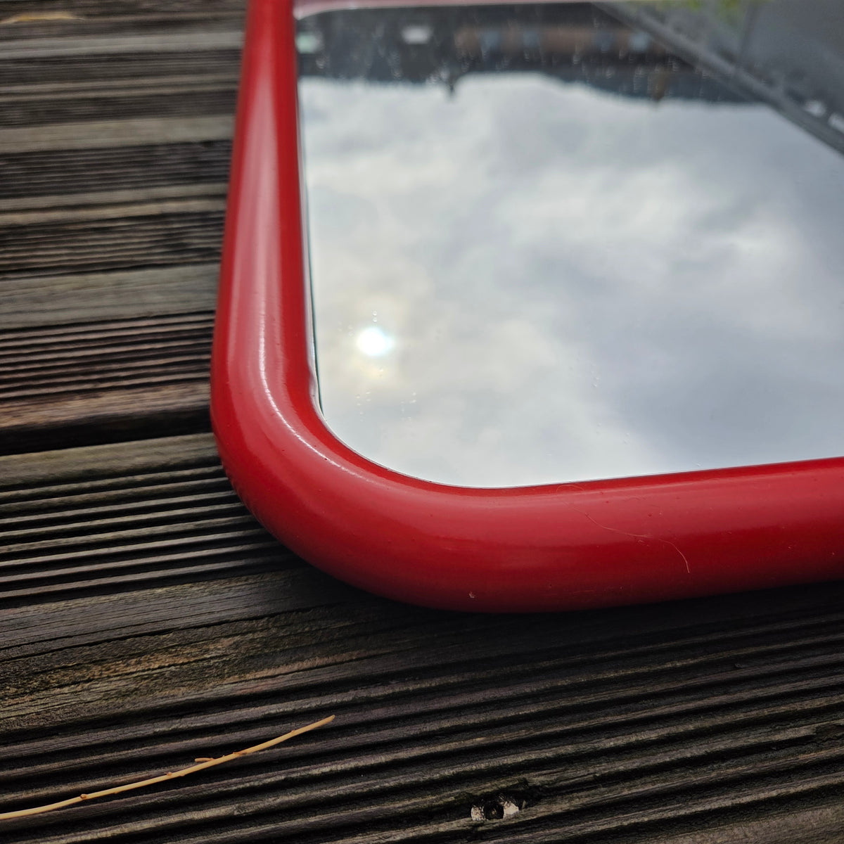 Miroir carré vintage en métal laqué rouge 60x60 - Ref 1428