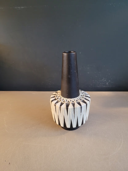 Vase autrichien des années 50-60 avec tissage en raphia - Ref 913