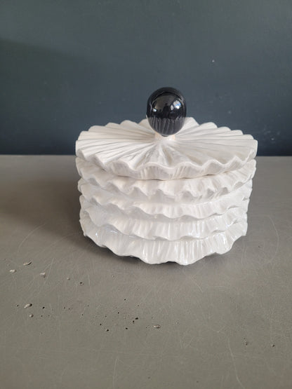 Bonbonnière Pierrot ancienne en porcelaine- Ref 606