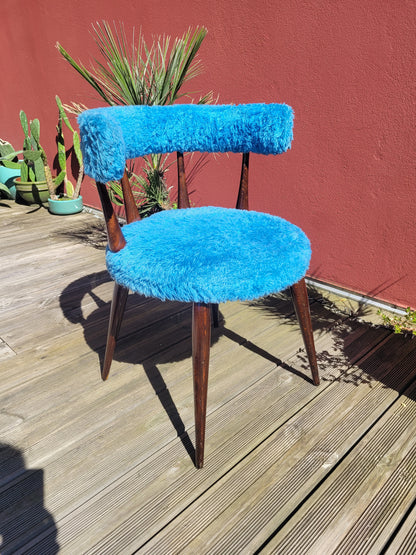 Chaise moumoute bleue vintage - Ref 551
