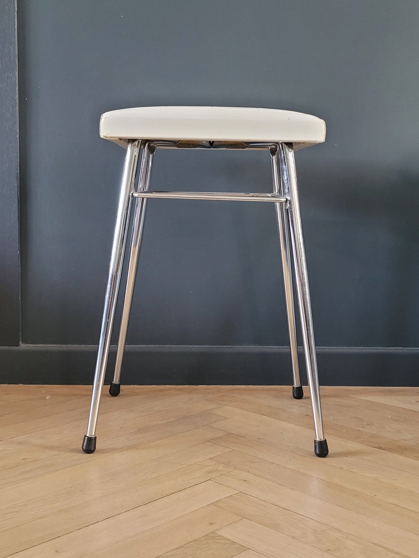 Tabouret vintage en Skaï et chrome- Ref 1017