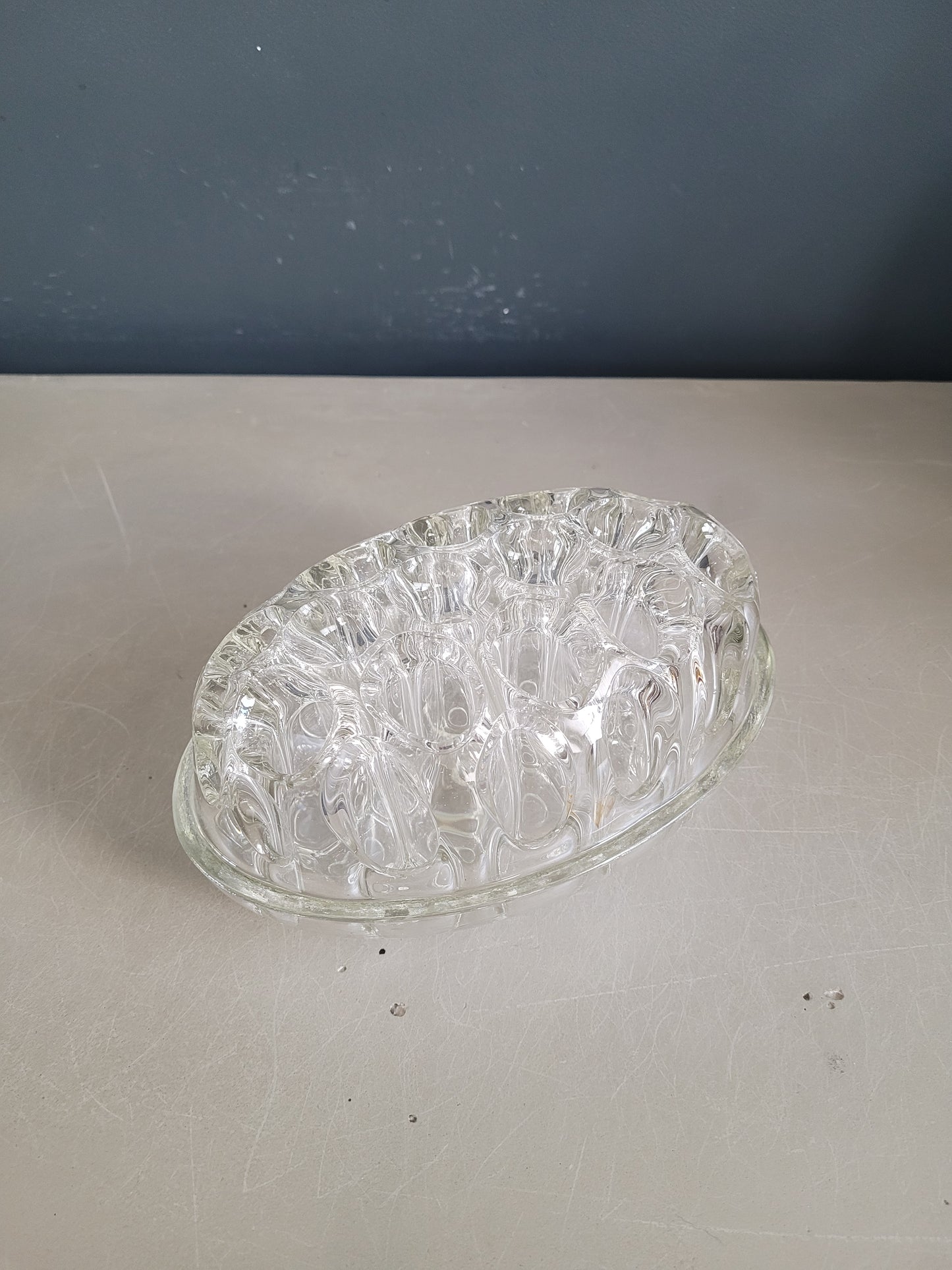 Pique-fleurs en verre moulé grand modèle- Ref 597