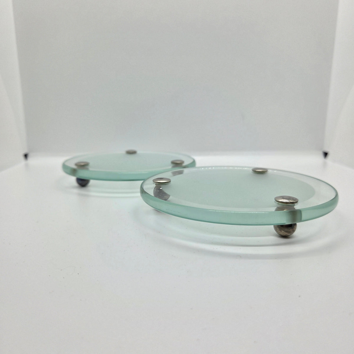 Paire de dessous de bouteilles en verre et métal argenté - Ref 1439